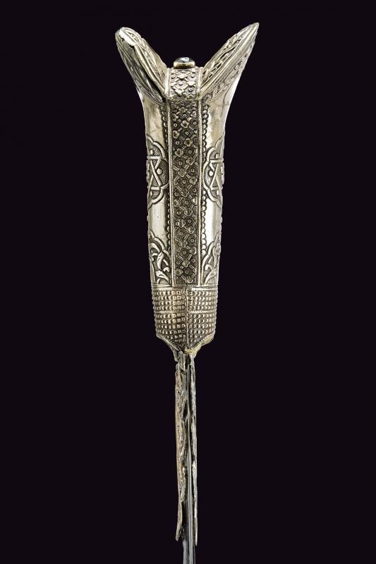 Yatagan con impugnatura in argento