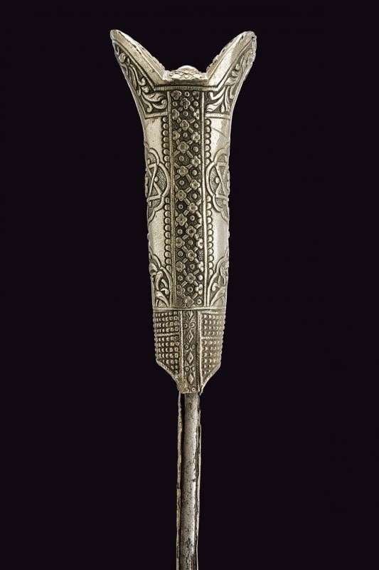 Yatagan con impugnatura in argento