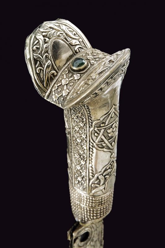 Yatagan con impugnatura in argento