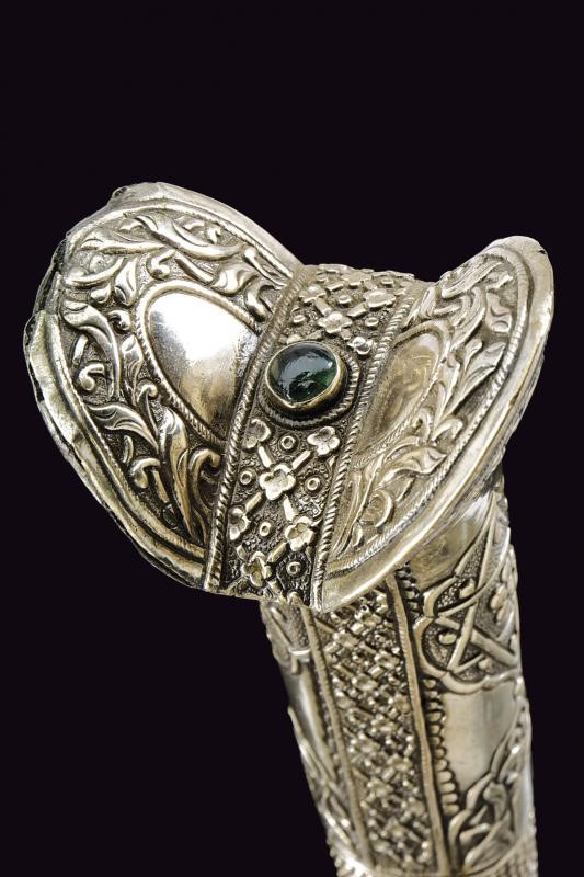 Yatagan con impugnatura in argento