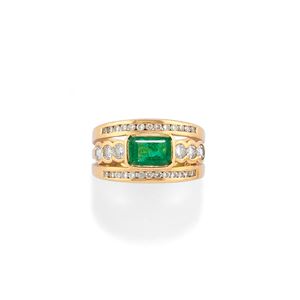 Anello con smeraldo 