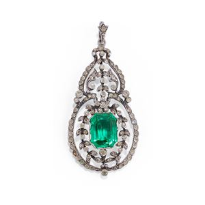 Pendente con pietra verde 