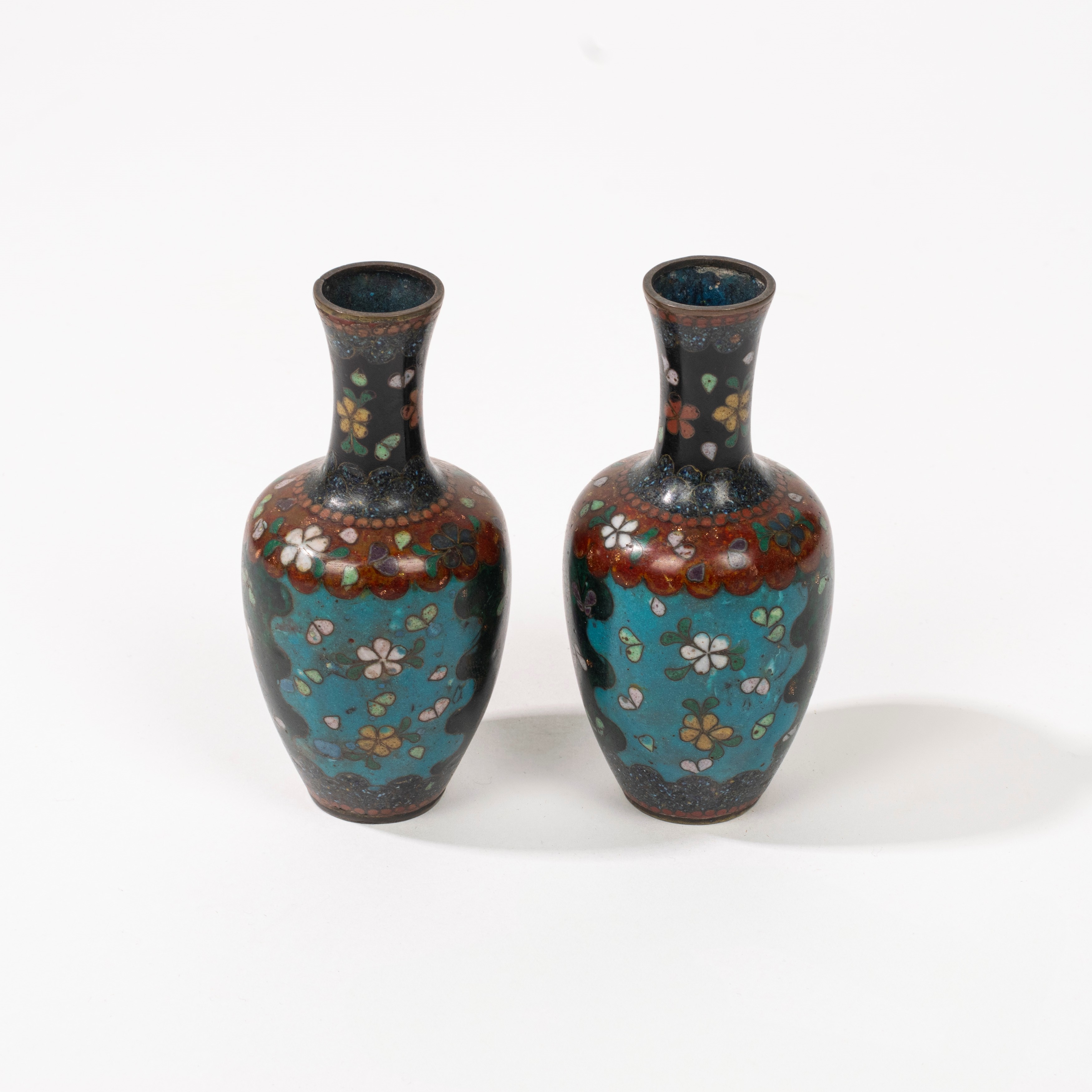 Coppia di Vasetti in Smalti Cloisonnè, Cina Secolo XX