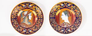 Coppia di piatti da parata in maiolica a lustro. Alberto Rubboli, Gualdo Tadino, fine secolo XIX/XX