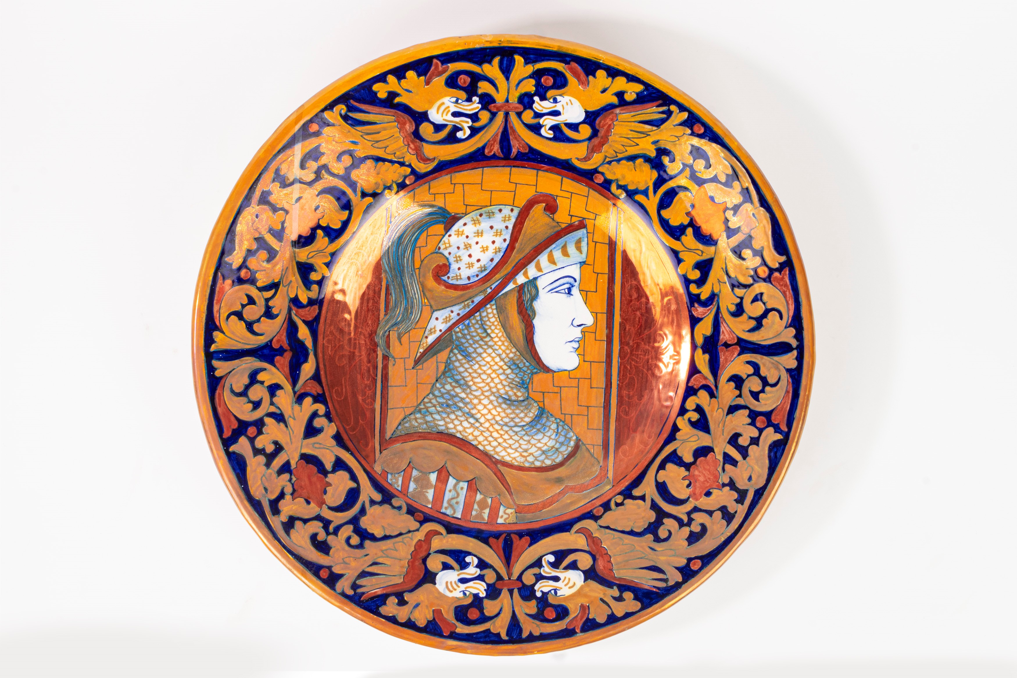 Coppia di Piatti da Parata in Maiolica a Lustro. Alberto Rubboli, Gualdo Tadino, Fine Secolo XIX/...