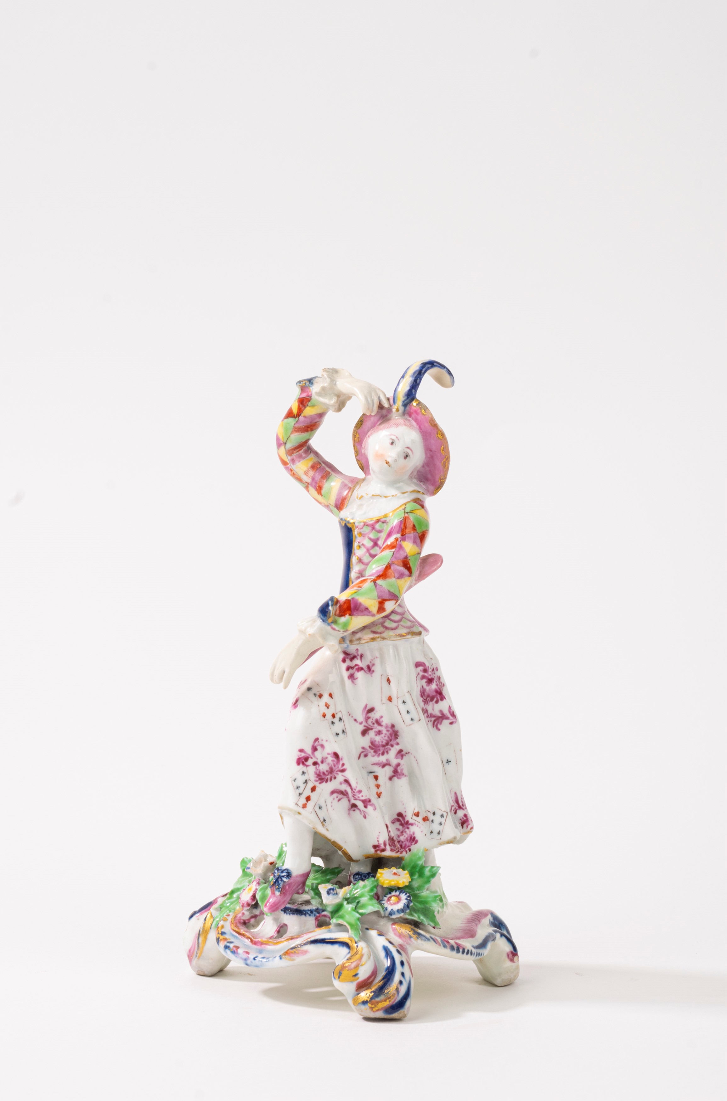 Due statuette raffiguranti Arlecchino e Colombina in porcellana policroma, secolo XIX-XX