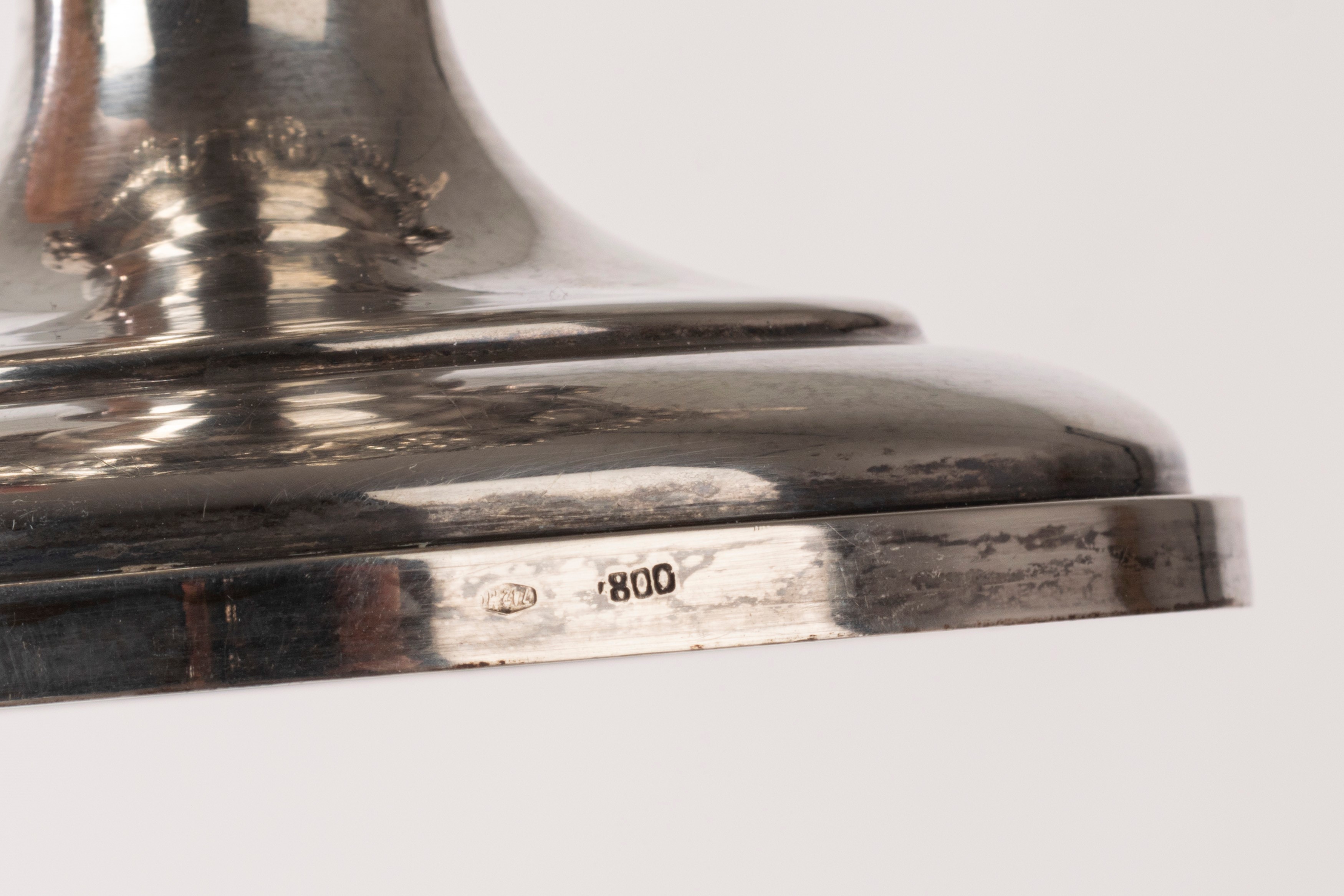 Coppa, di gusto archeologico