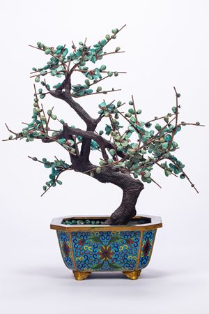 A large cloisonné enamel pot with tree. Cina, late Qing dinasty