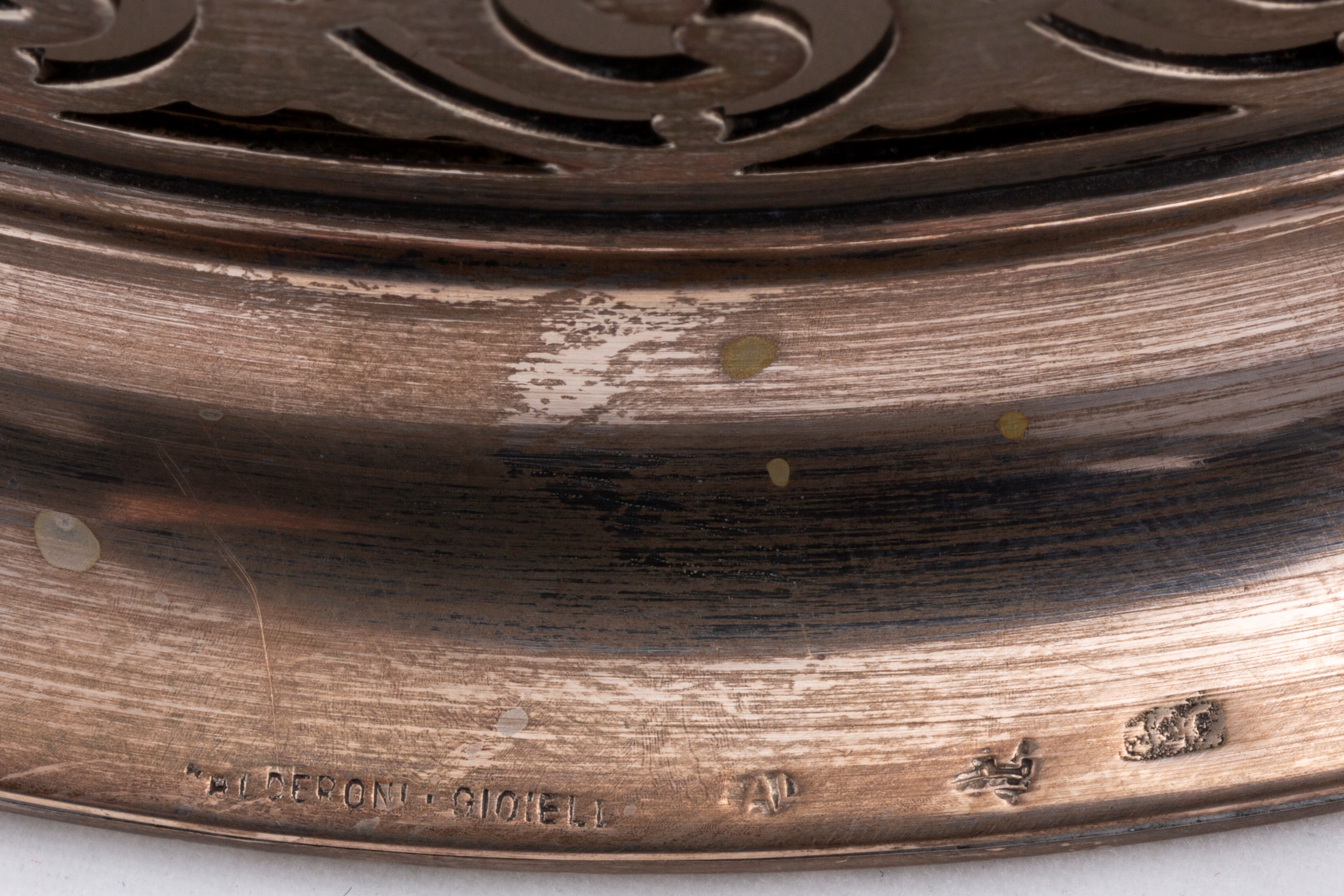 Quattro oggetti firmati