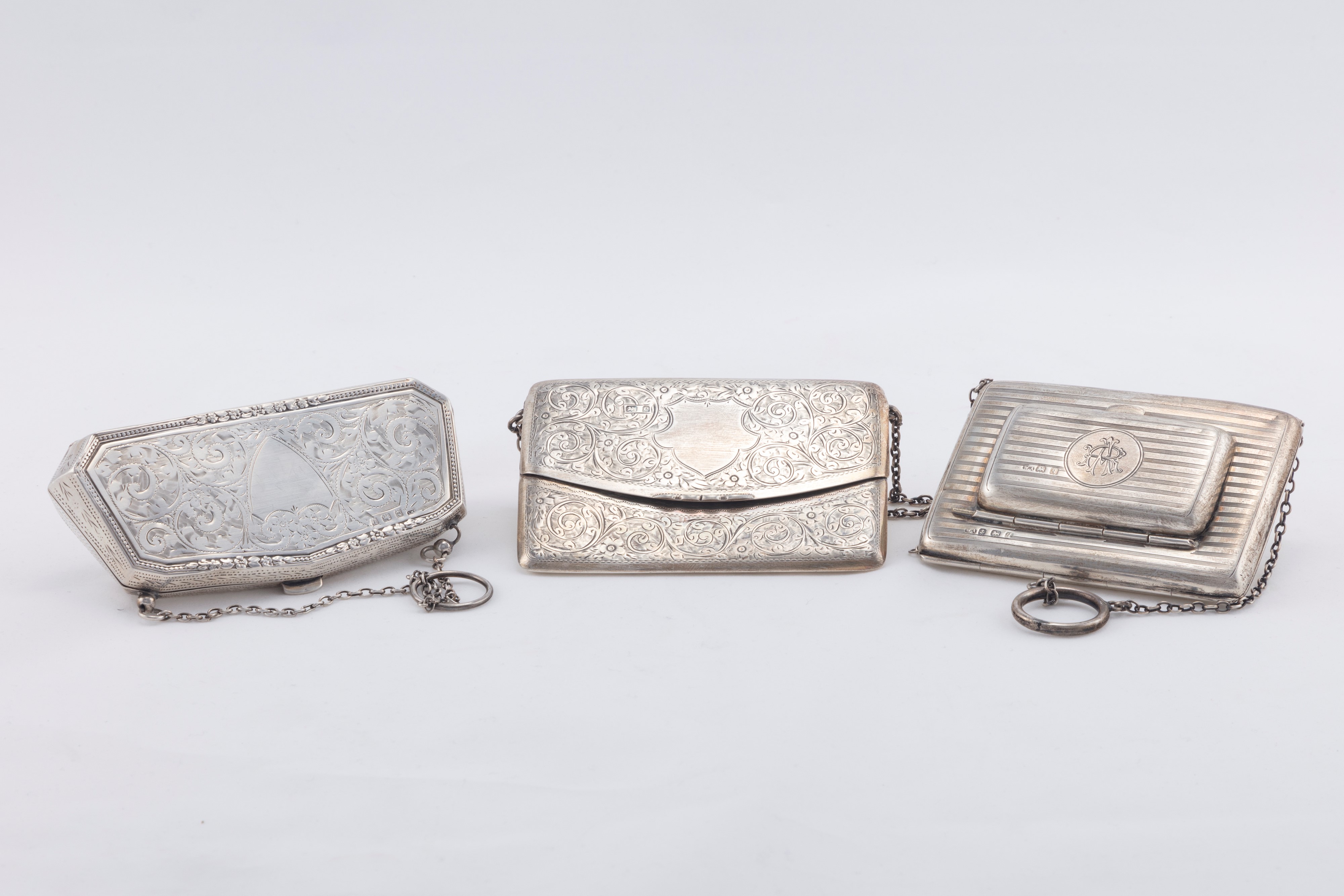 Tre porta biglietti con catenella