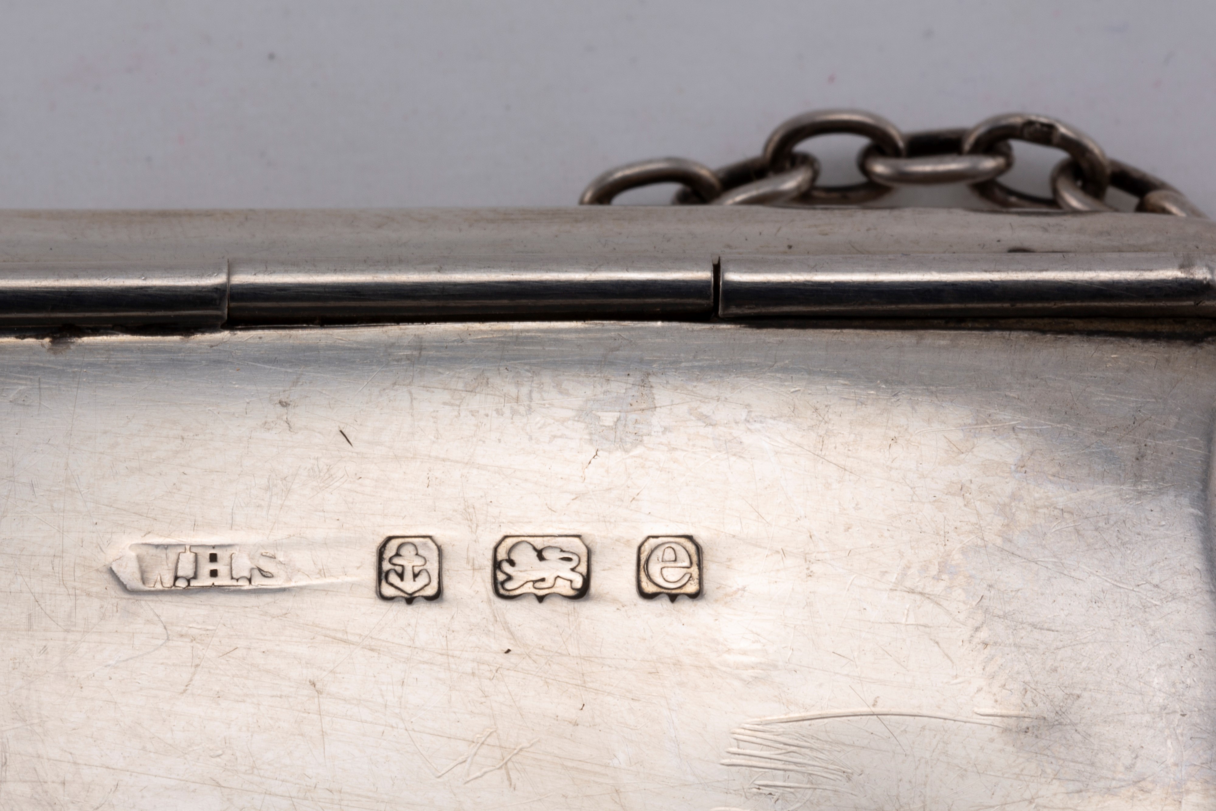 Tre porta biglietti con catenella