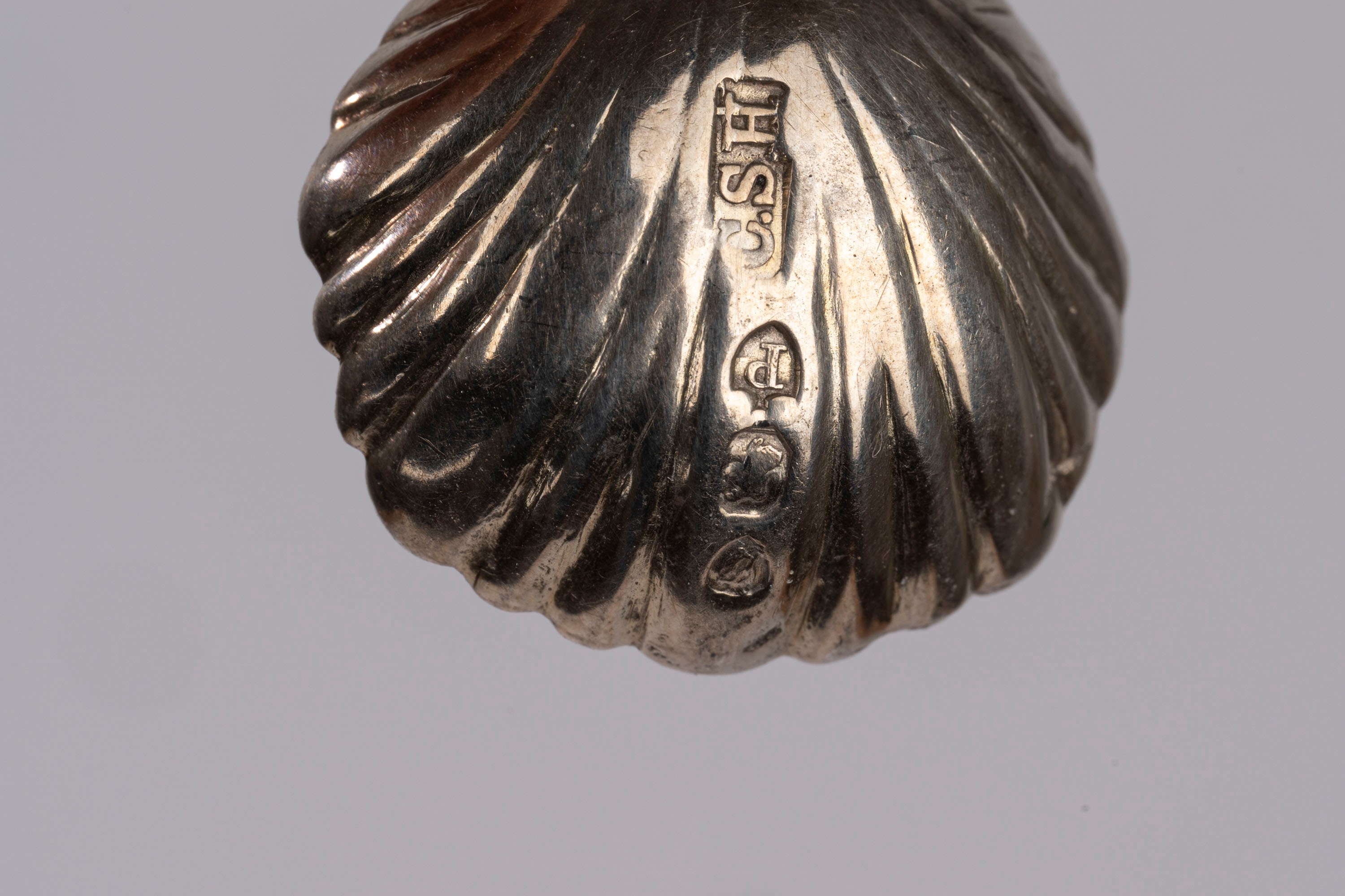 Due salsiere con cucchiaini, Vittoriane