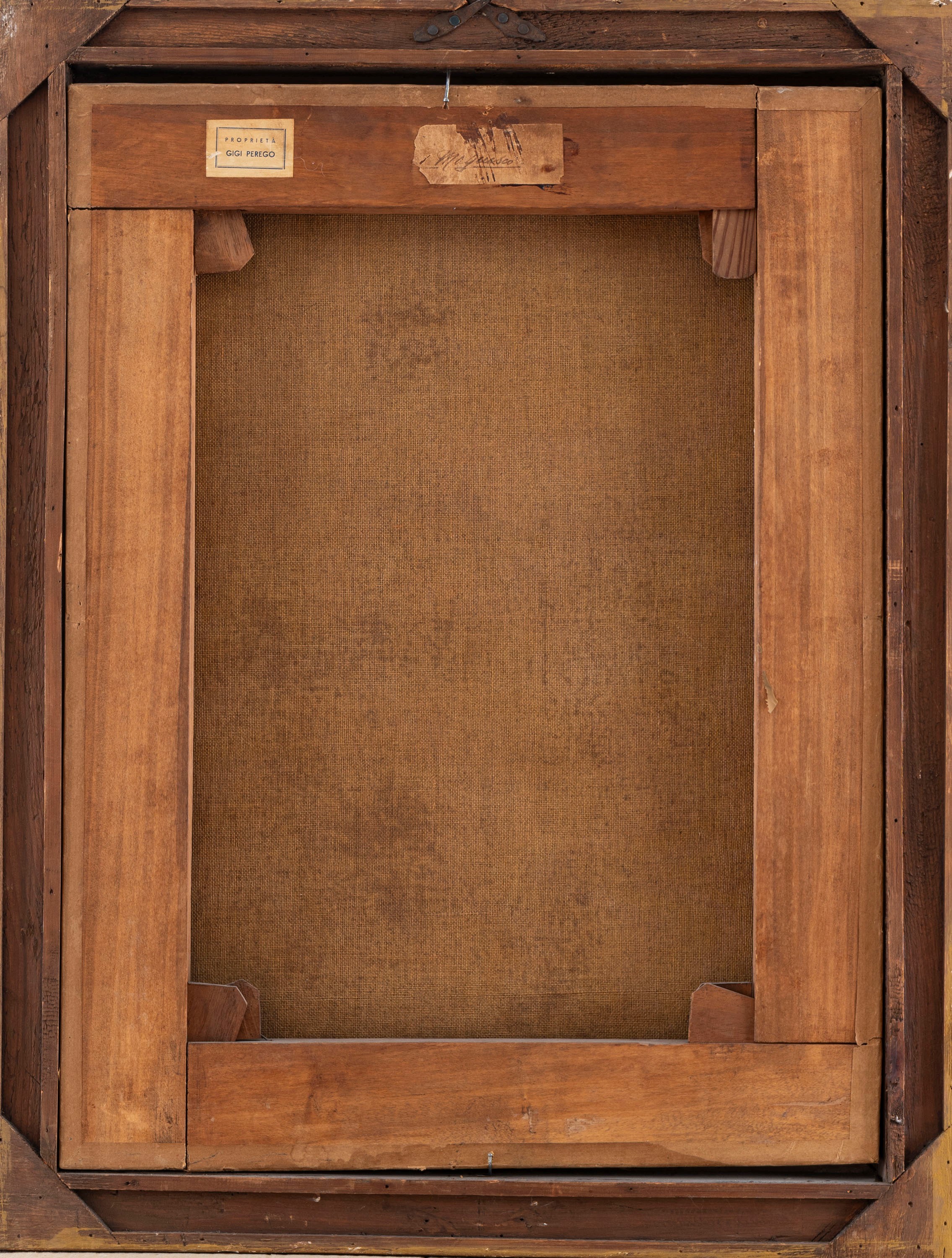 Monache francescane davanti al camino