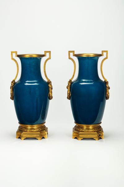 Coppia di Vasi in Porcellana Cinesi Montati in Bronzo Dorato, Fine Secolo XIX