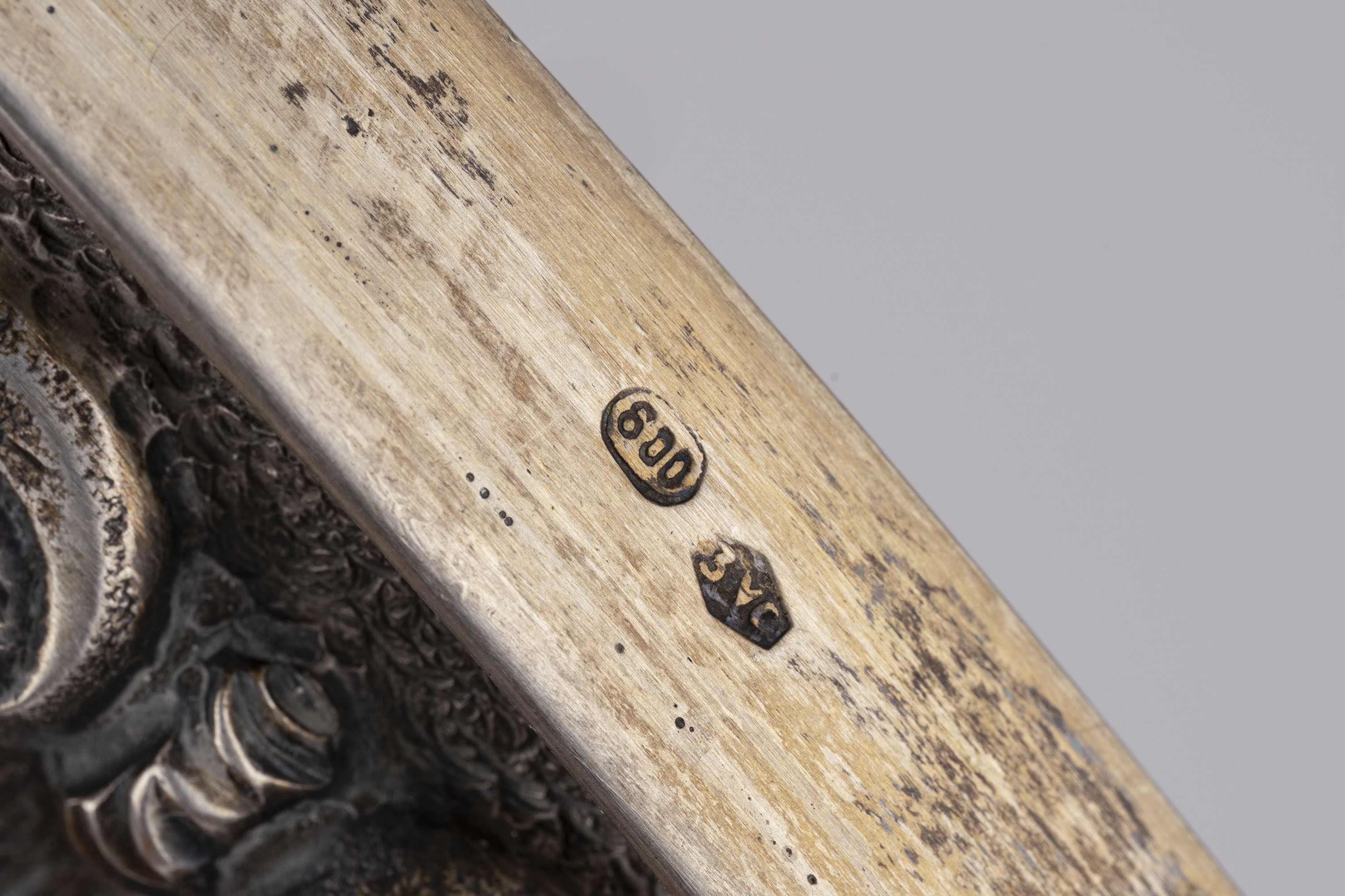 Coppia di candelabri con putti