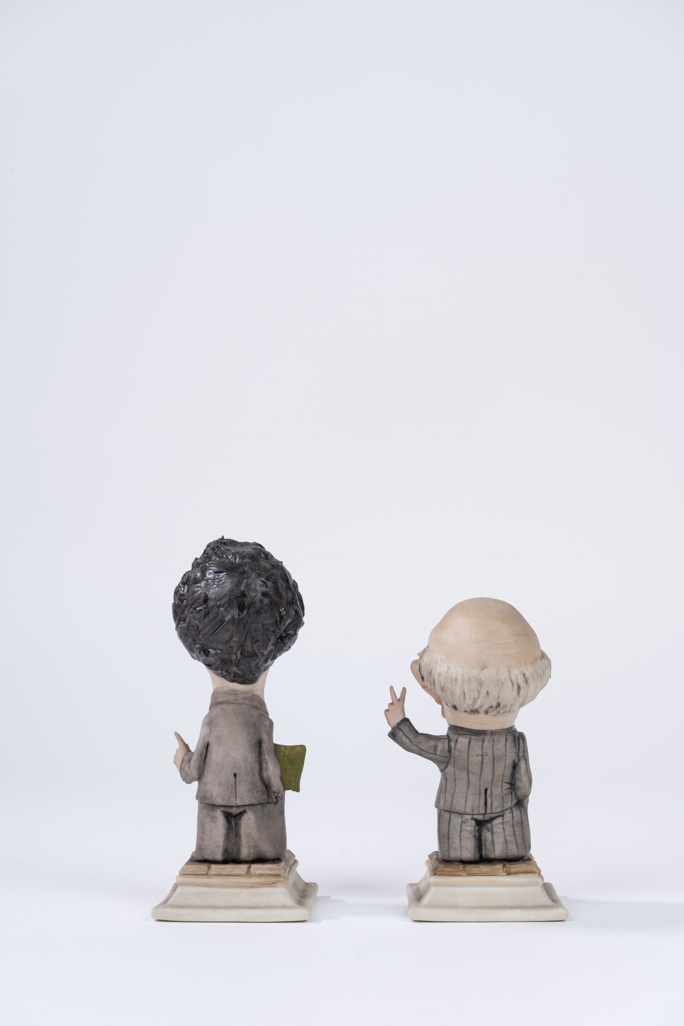 Coppia di Figurine Caricaturali in Porcellana Policroma Raffiguranti E. Berlinguer e A. Fanfani. ...