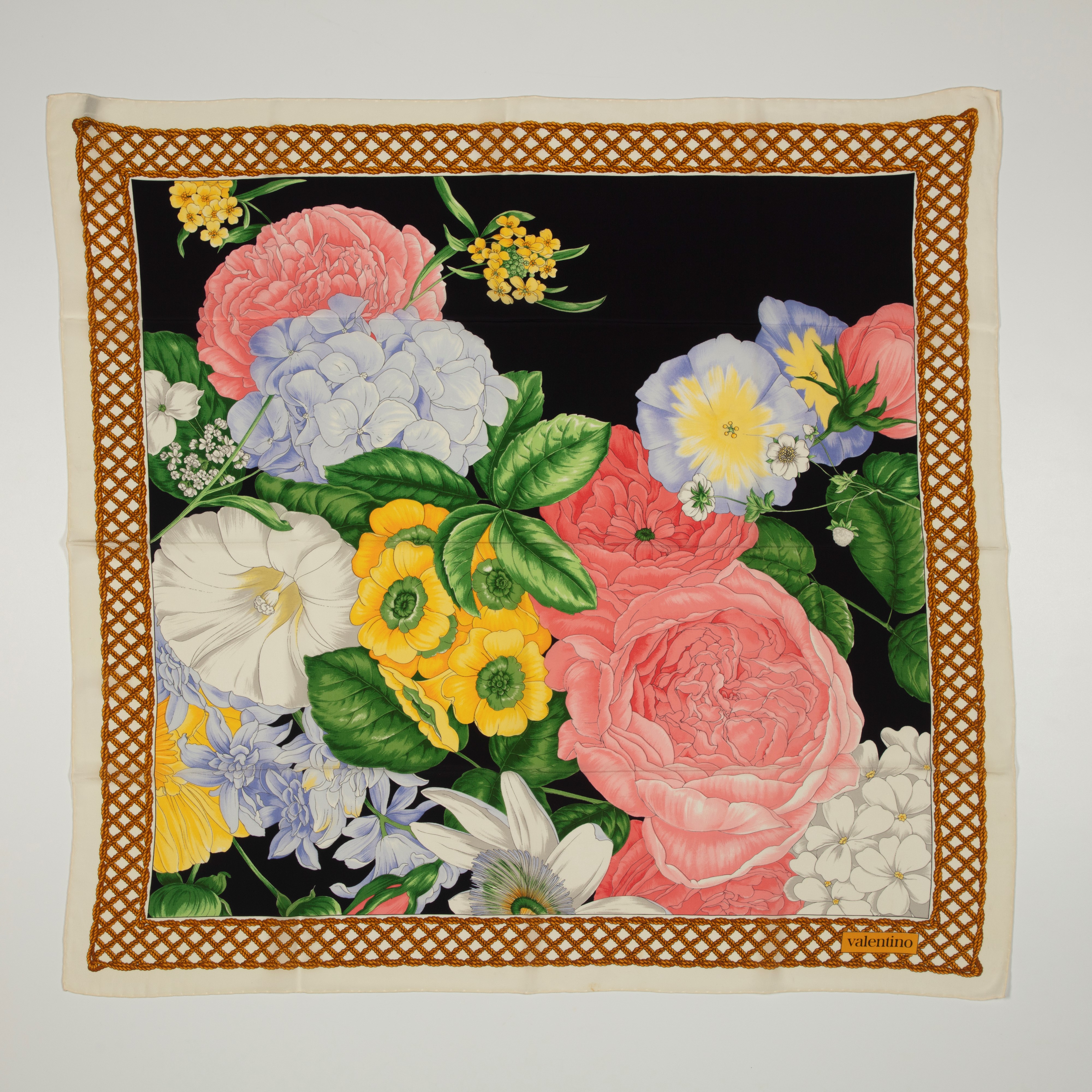 Emilio Pucci, Valentino e Cartier - Lotto di 3 Foulard