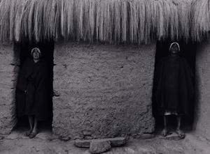 Dos personajes, Bolivia