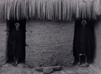 Dos Personajes, Bolivia