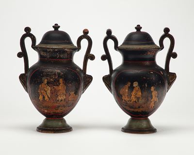 Coppia di Vasi Biansati con Coperchio in Terracotta Dipinta in Policromia su Fondo Scuro, Secolo ...