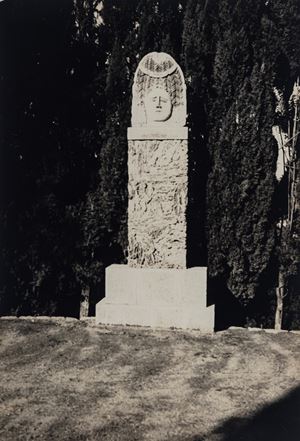 Stèle, Château de Clavary