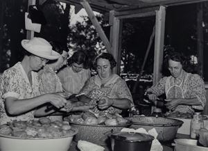 Parishoners Peeling Tomatoes for benefit picnic supper at St. Thomas church. Bardstown, KY