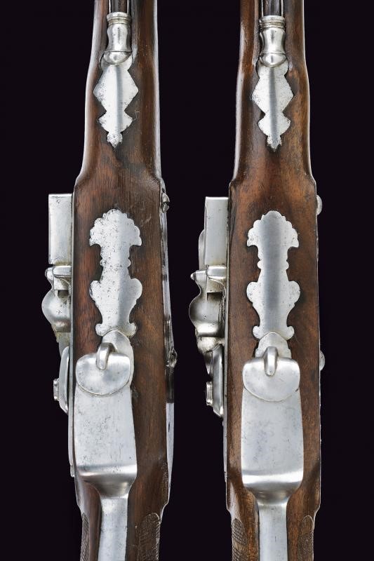 Paio di pistole a pietra focaia da ufficiale