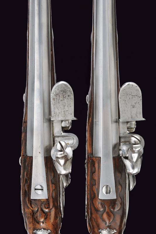 Paio di elenganti pistole a pietra focaia di Devillers
