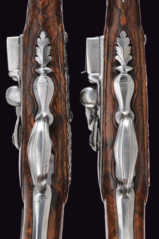 Paio di elenganti pistole a pietra focaia di Devillers