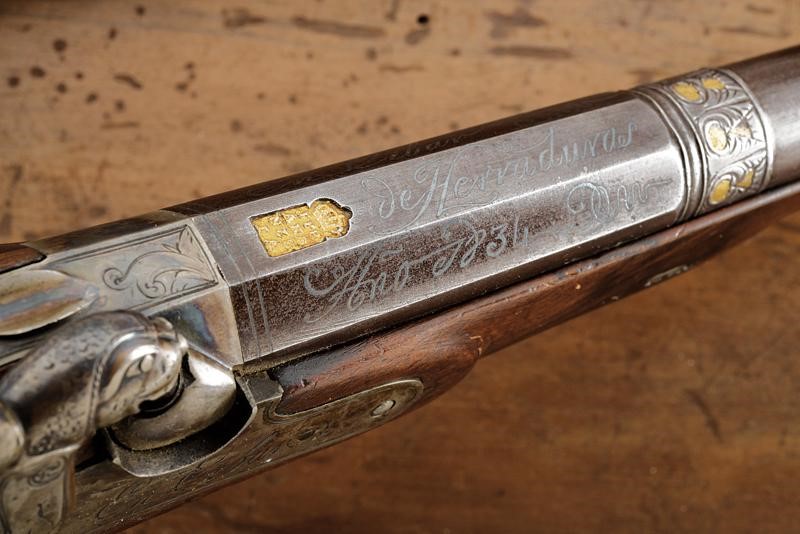 Paio di pistole a luminello da ufficiale firmate De Herraduras, in cassetta