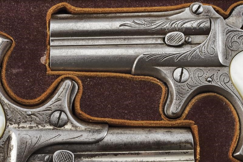 Delizioso paio di pistole Remington double Deringer in cassetta