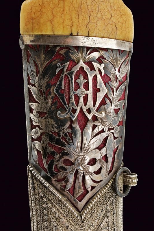 Bel Kandshar con Fodero Decorato in Argento