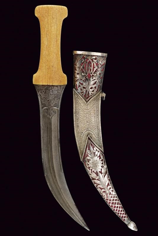 Bel Kandshar con Fodero Decorato in Argento
