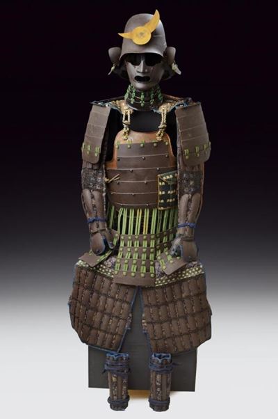 Okegawa Nimai-do Gusoku con Hineno Zu-nari Kabuto (armatura da Samurai)