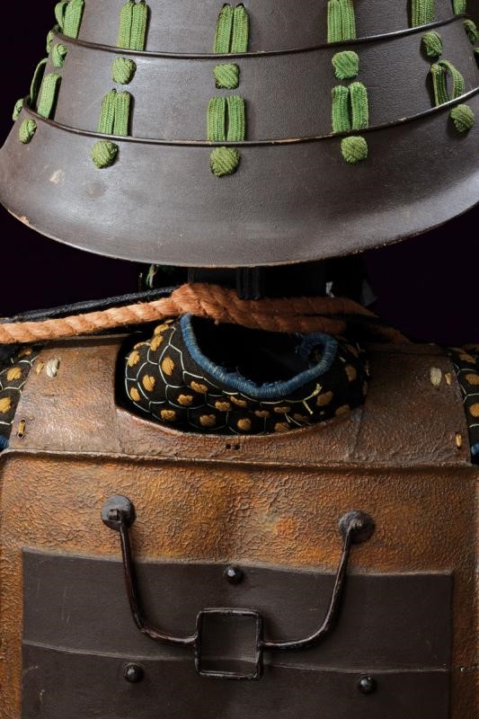 Okegawa Nimai-do Gusoku con Hineno Zu-nari Kabuto (armatura da Samurai)