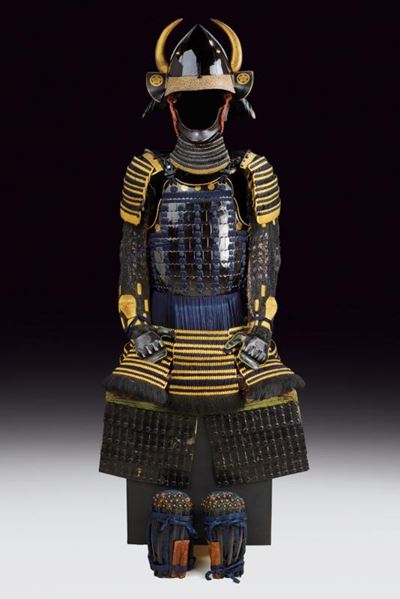 Nimai-do Gusoku con Shiinomi-nari Kabuto (armatura da Samurai)