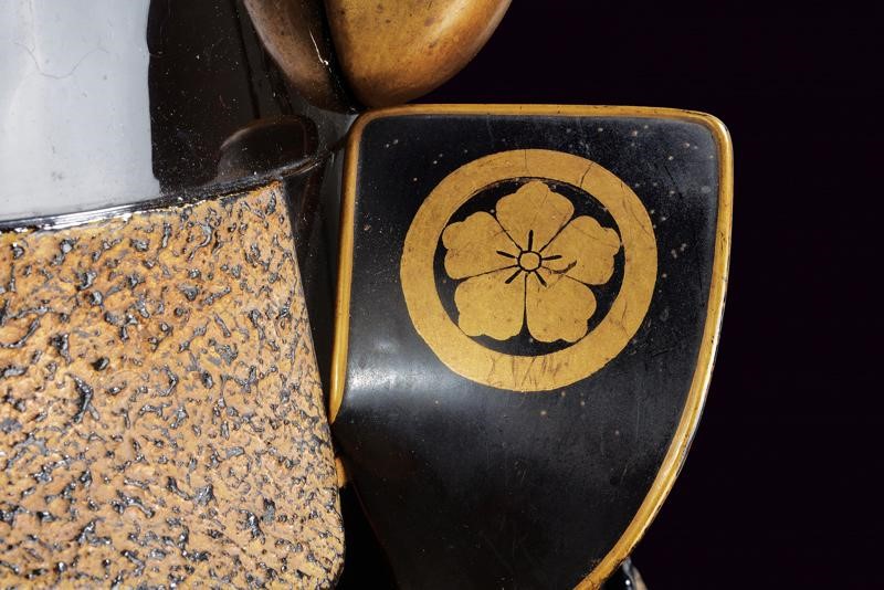 Nimai-do Gusoku con Shiinomi-nari Kabuto (armatura da Samurai)