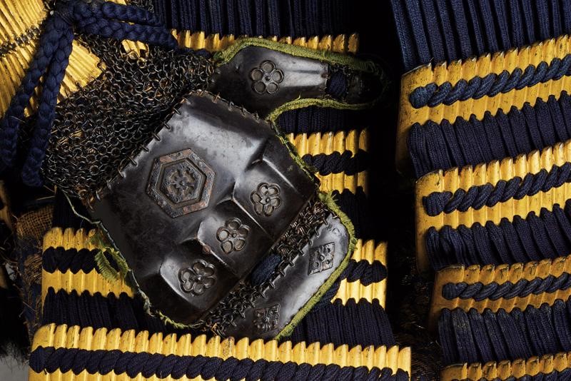 Nimai-do Gusoku con Shiinomi-nari Kabuto (armatura da Samurai)