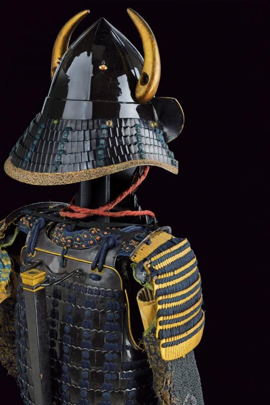 Nimai-do Gusoku con Shiinomi-nari Kabuto (armatura da Samurai)