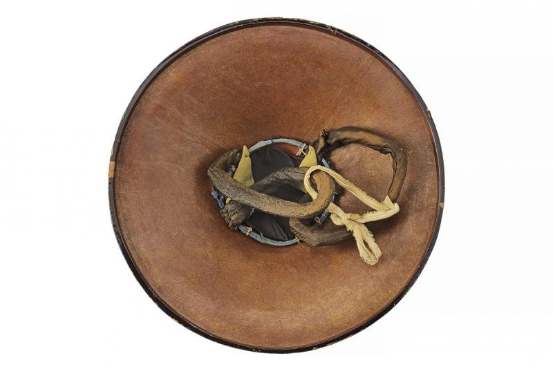 Jingasa con Maru-ni-katabami-mon
