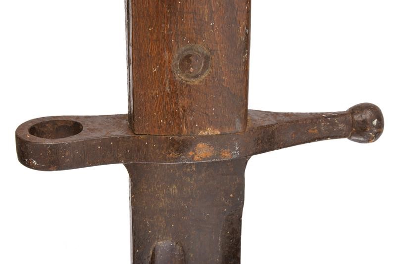 Scultura Commemorativa Lavorata a Effigiare la Baionetta Modello 1891