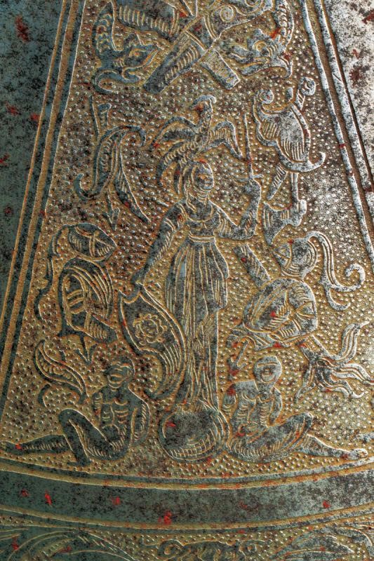 Elegante Brocchiere Inciso, con Emblemi Nobiliari