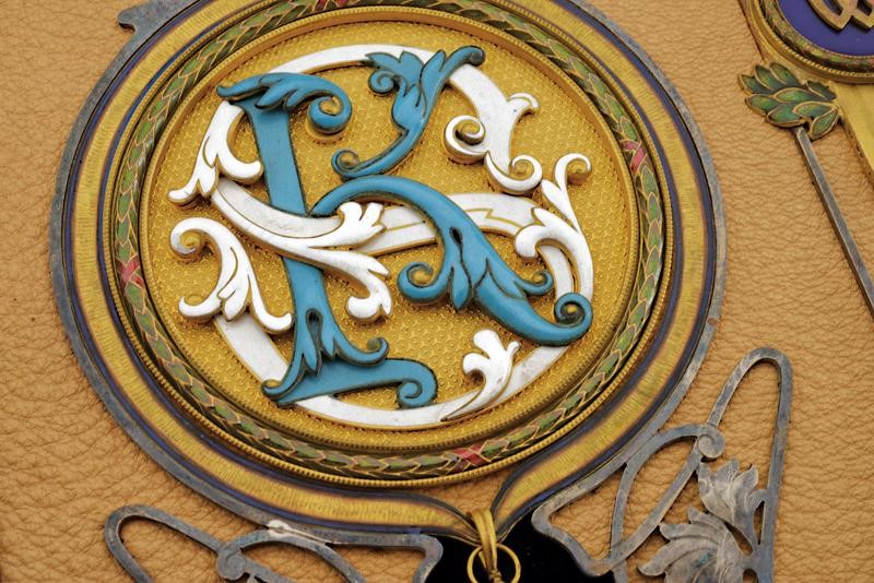 Bellissimo cofanetto contenente gli statuti dell'ordine della corona di ferro