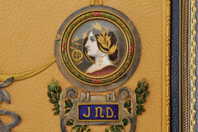 Bellissimo cofanetto contenente gli statuti dell'ordine della corona di ferro