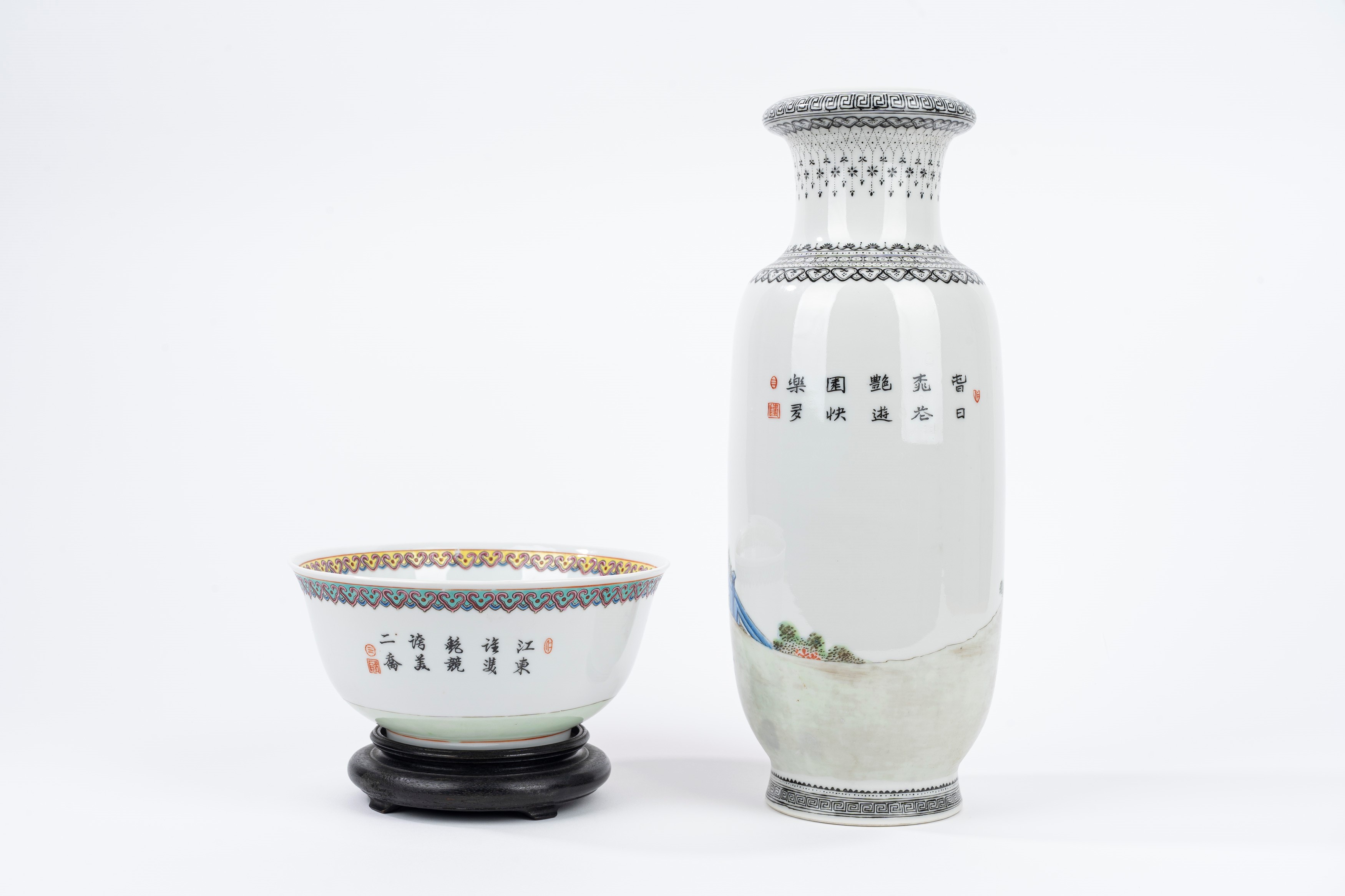 Lotto Composto da un Vaso e una Ciotola in Porcellana Policroma, Cina Secolo XX