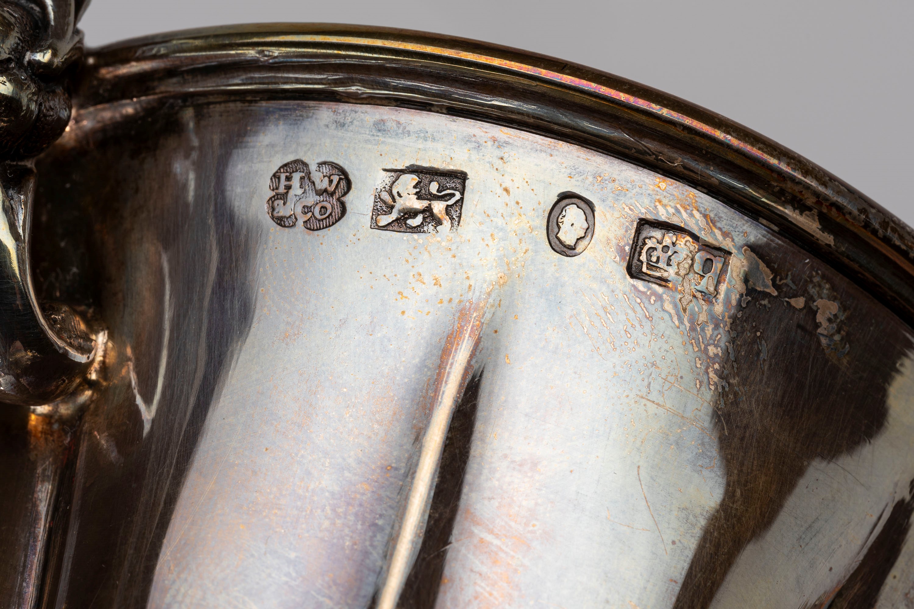 Lotto di quattro oggetti