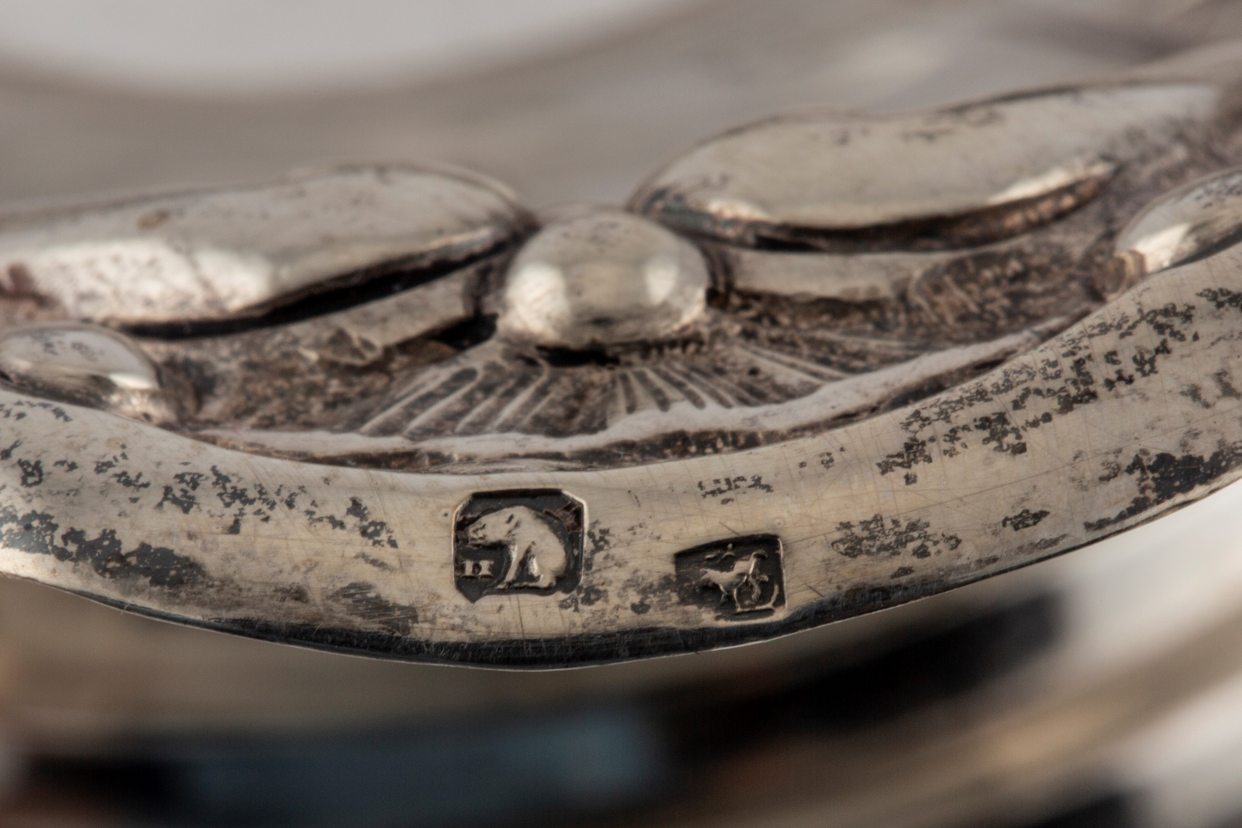 Coppia di alzate e piatto