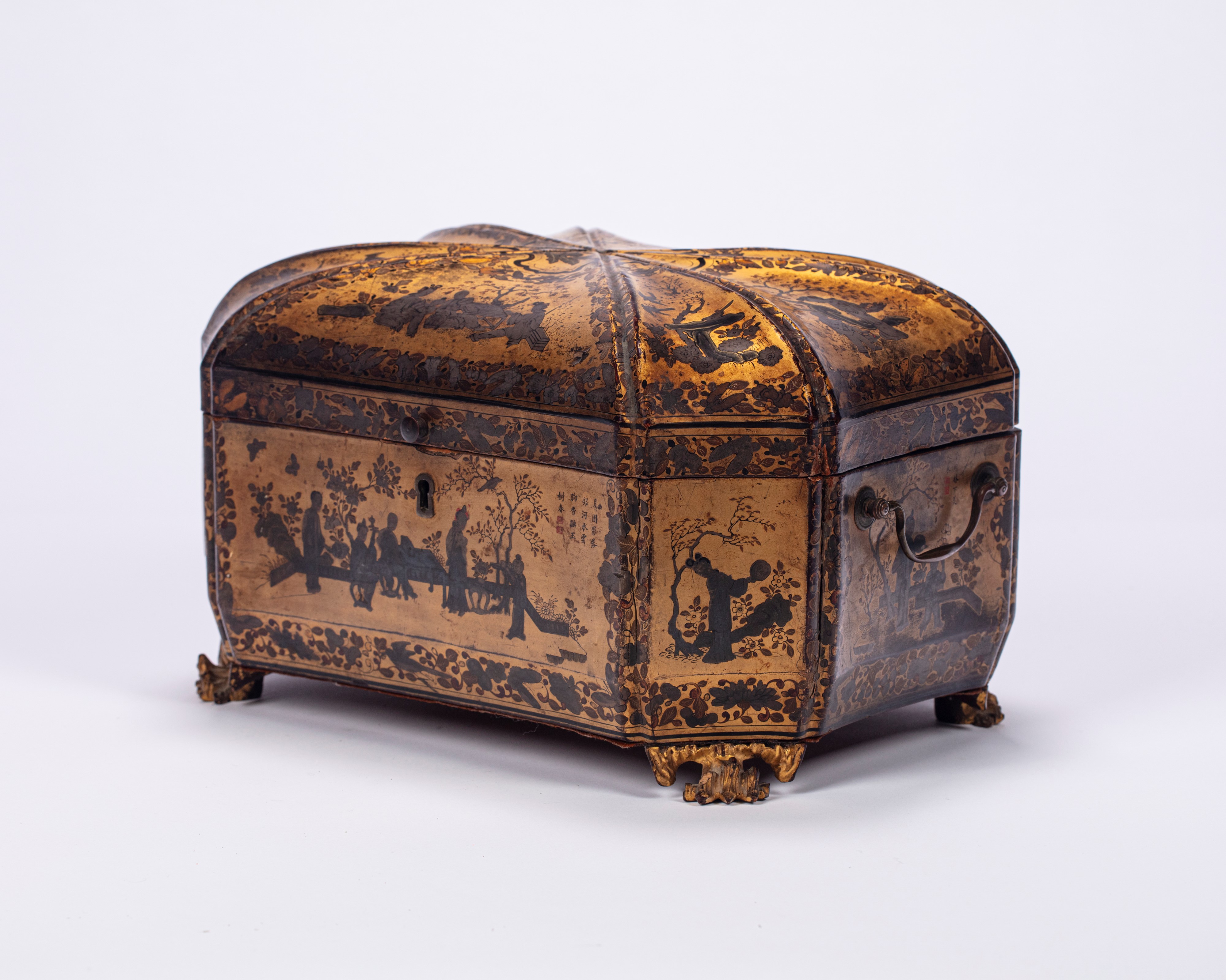 Grande Cofanetto in Legno Laccato. Cina, Canton, Secolo XIX