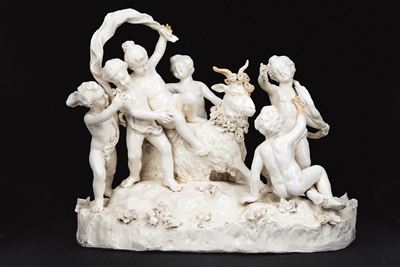 Grande Gruppo Scultoreo in Maiolica Bianca di Capodimonte con Giochi di Putti, Napoli Secolo XVII...