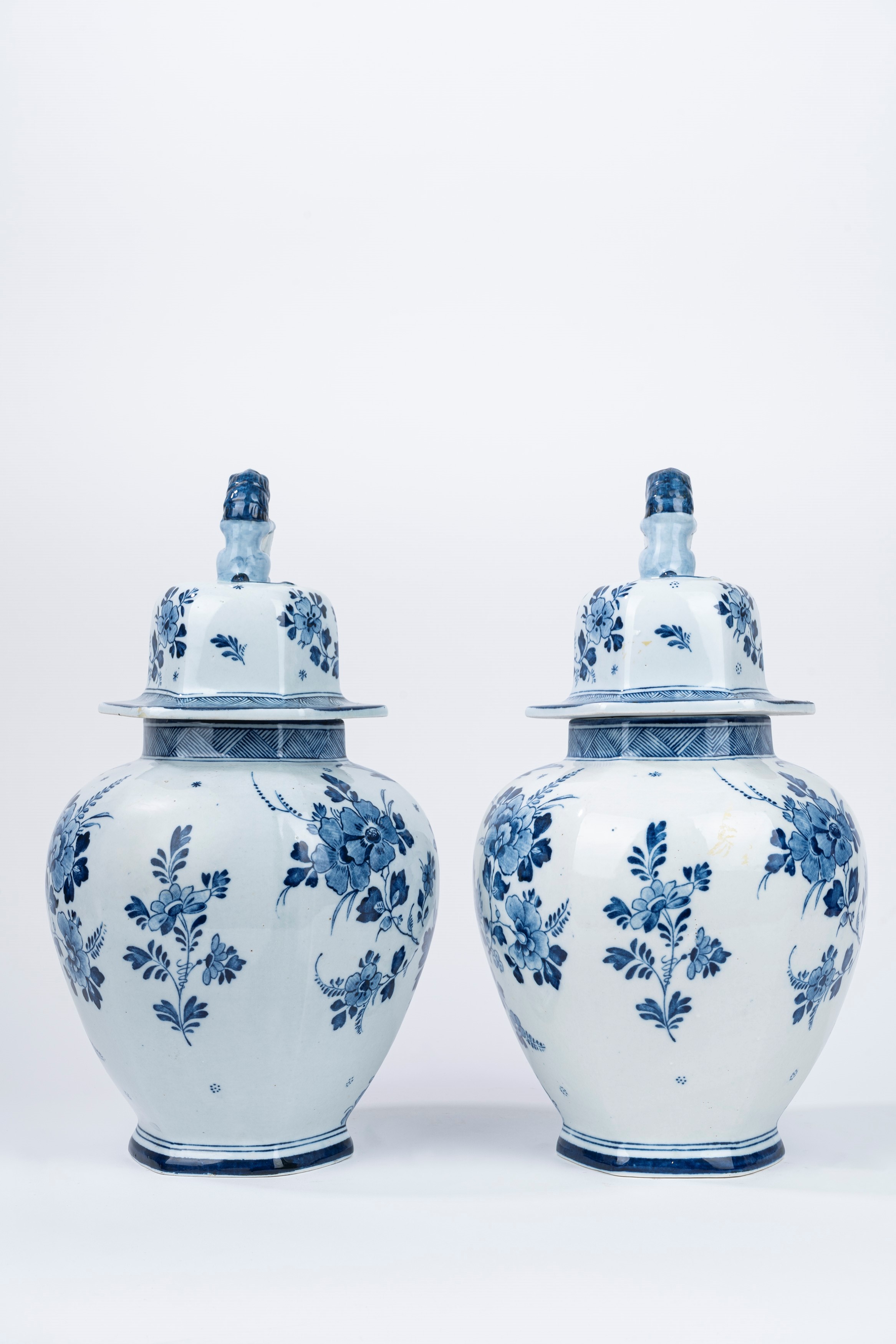 Due Vasi in Maiolica, Manifattura di Delft